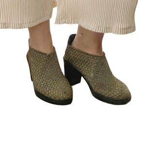 Steve By Steve Madden Bronze Womens Mid Heels Shoes Casual Boots Size 8.5